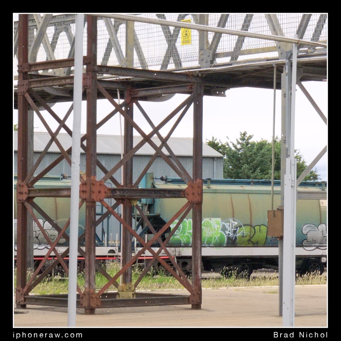 Chromatic Aberration test, Gouburn Rail Platform overpass bridge, iPhone X, Telephoto lens module.